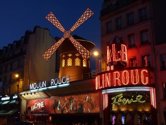 známý Moulin Rouge